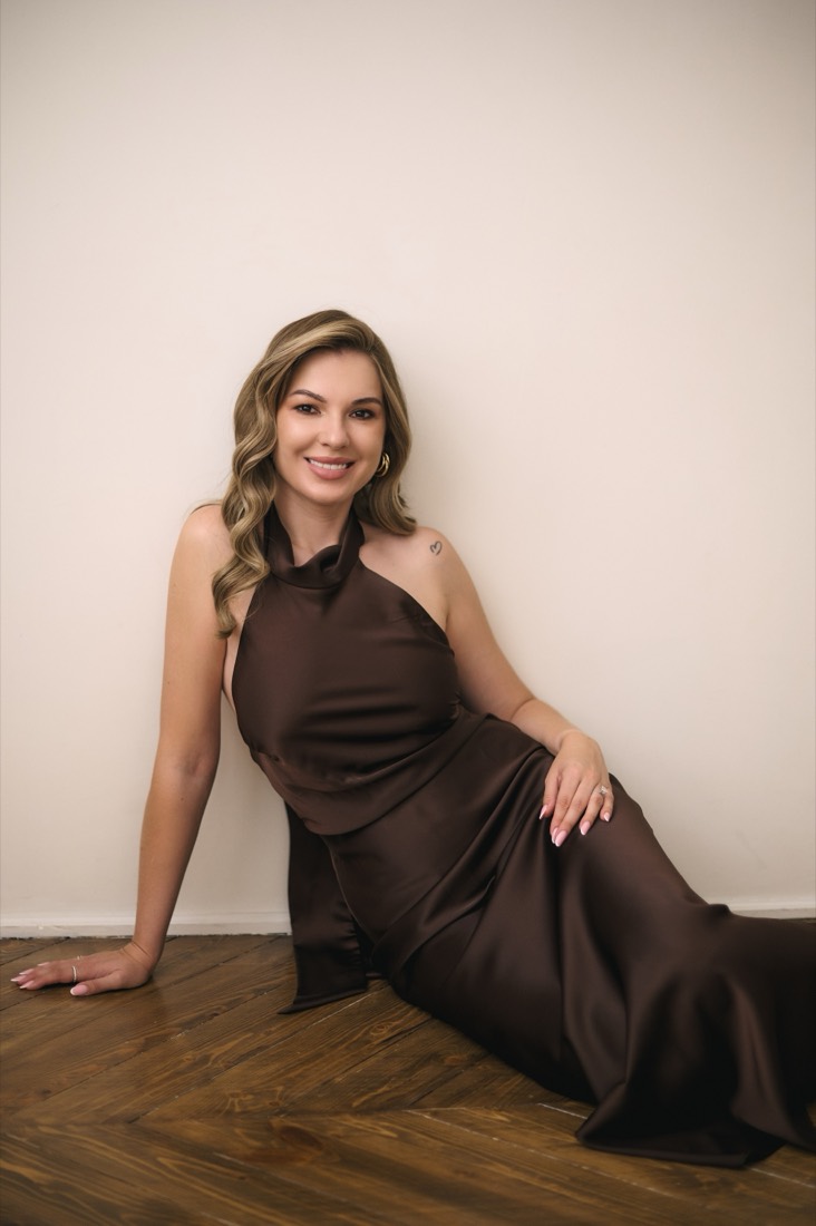 Dasha, relationship coach and astrologer